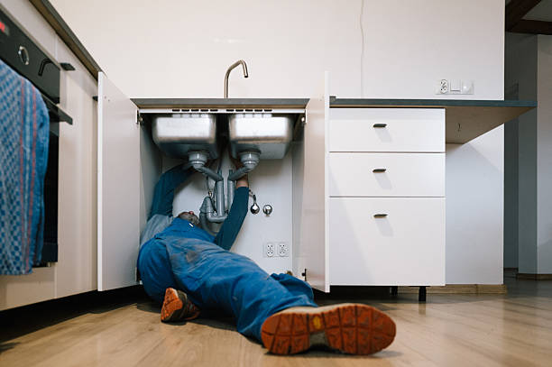 Professional Leak Detection technician working in Richmond Hill, GA